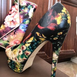 Beautiful leather floral Aldo heels